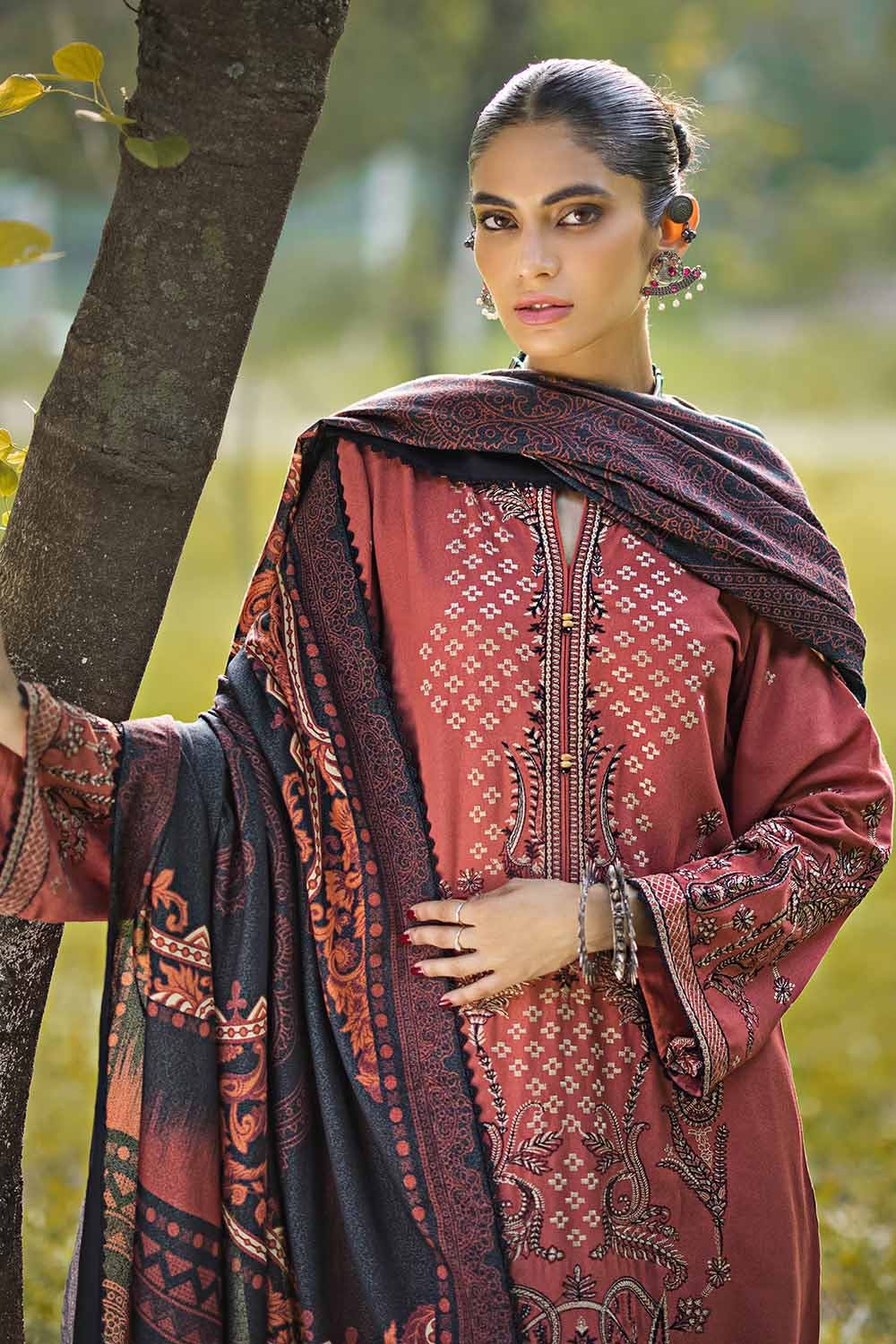 Gul Ahmed 3PC Embroidered Karandi Unstitched Suit AY-32013