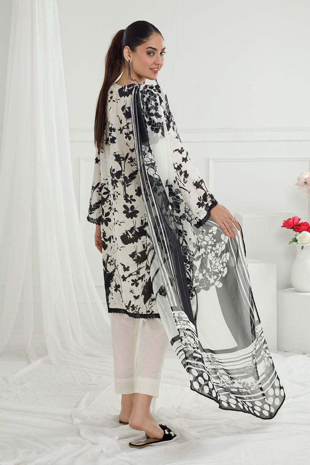 Gul Ahmed 3 Piece Unstitched Printed Pure Bamboo Silk Suit with Printed Chiffon Dupatta BS-52001