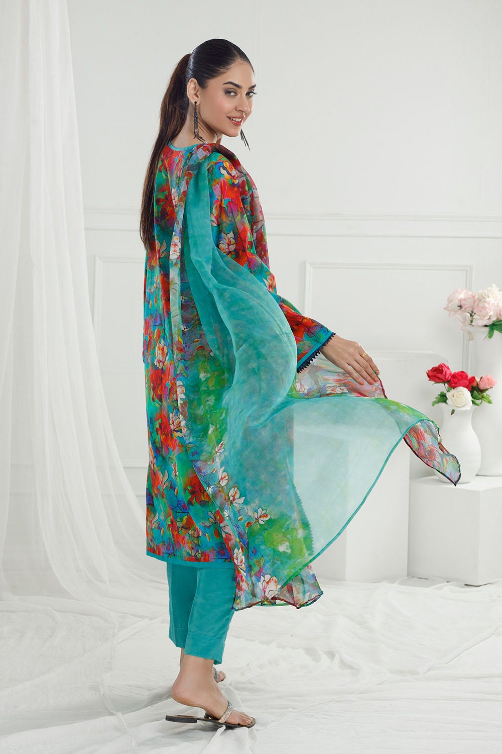 Gul Ahmed 3 Piece Unstitched Printed Lawn Suit with Printed Pure Silk Chiffon Dupatta C-52003