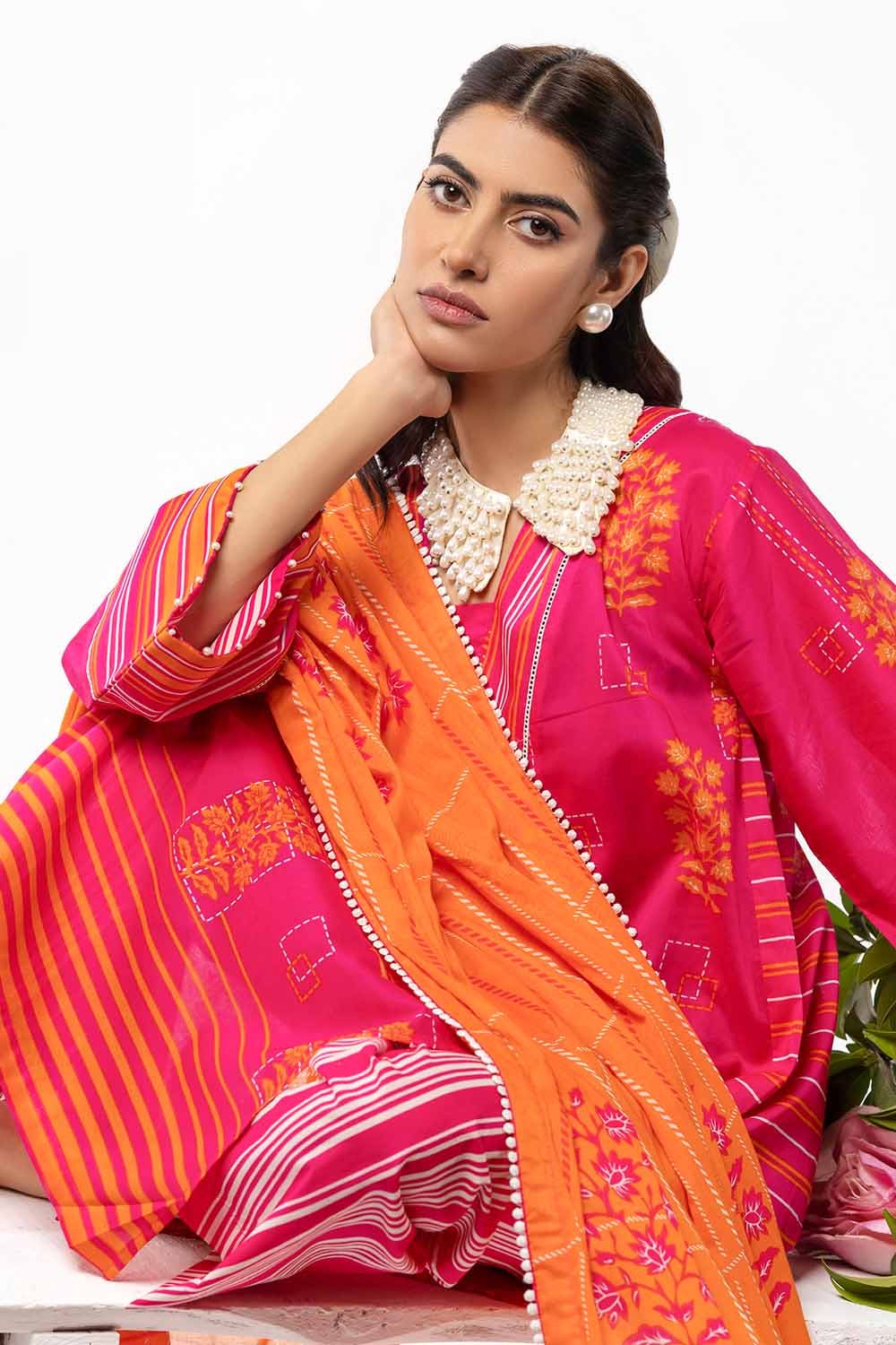 Gul Ahmed 3PC Lawn Printed Unstitched Suit CL-32452