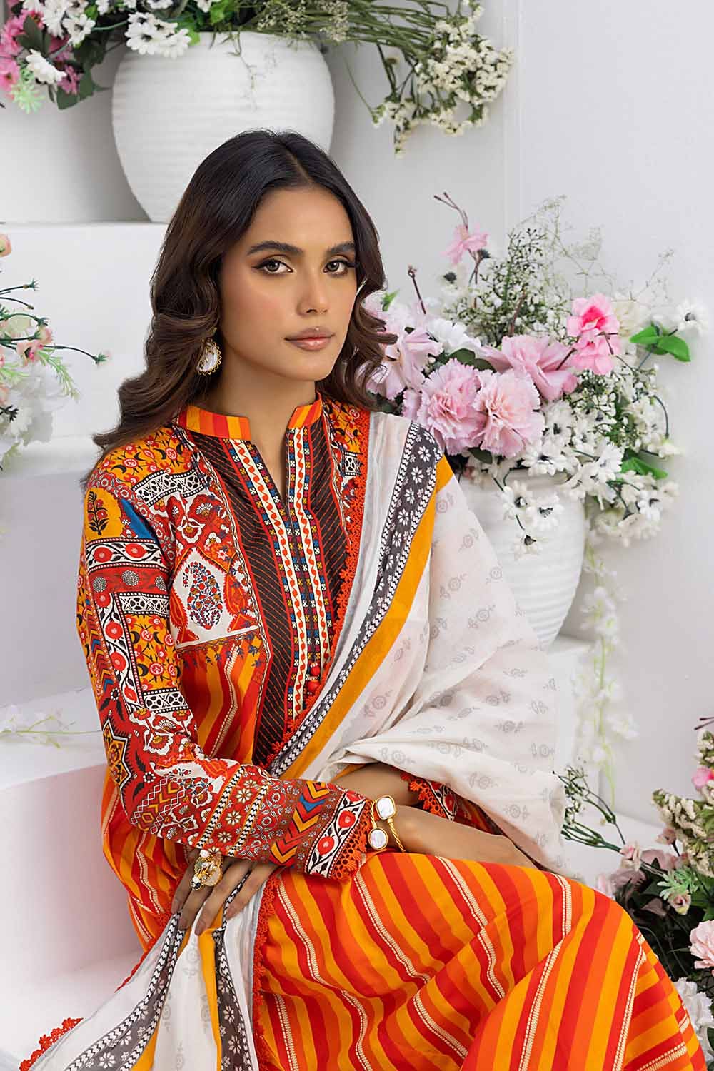 Gul Ahmed 3PC Printed Lawn Unstitched Suit CL-32473