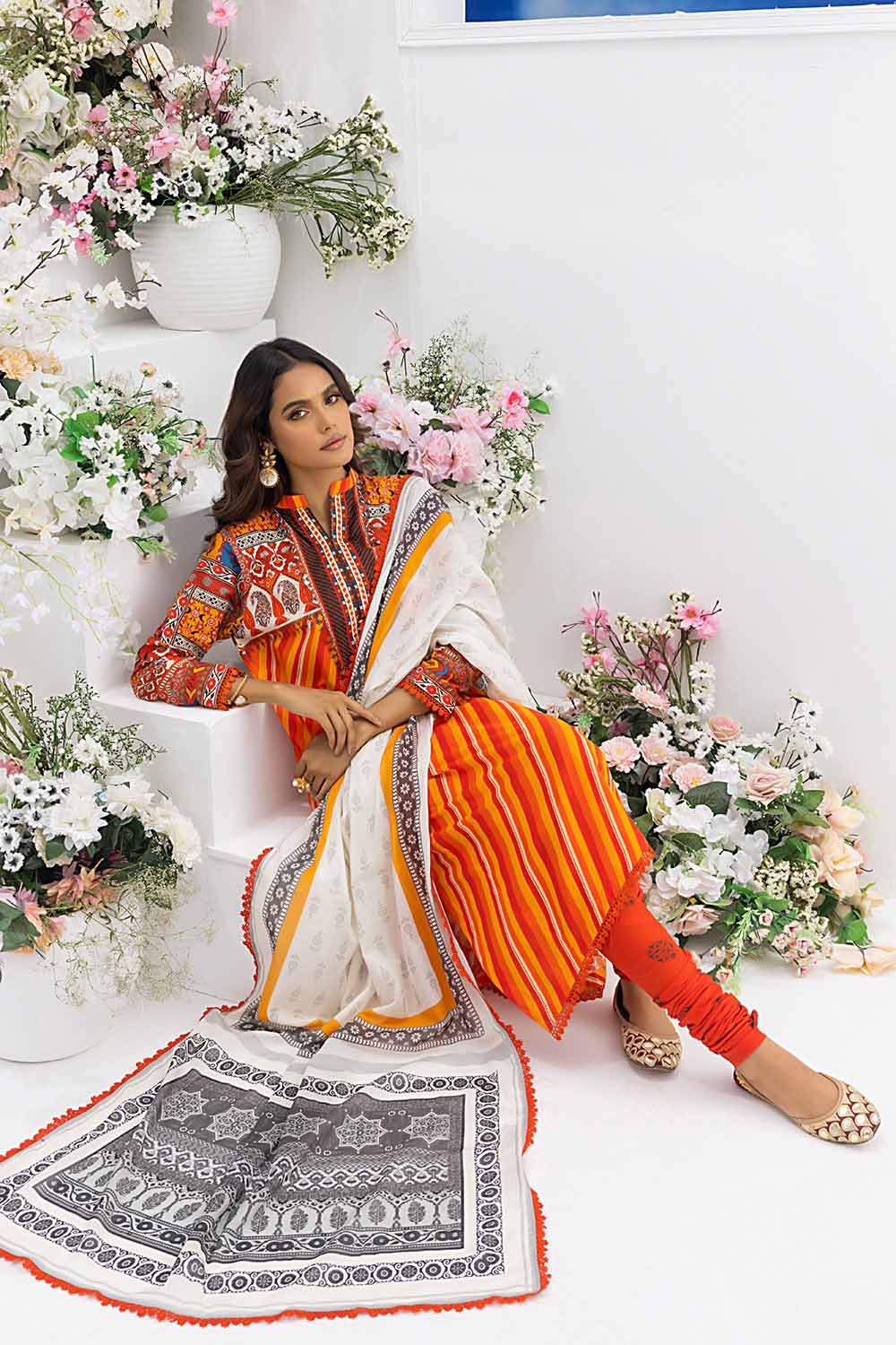 Gul Ahmed 3PC Printed Lawn Unstitched Suit CL-32473