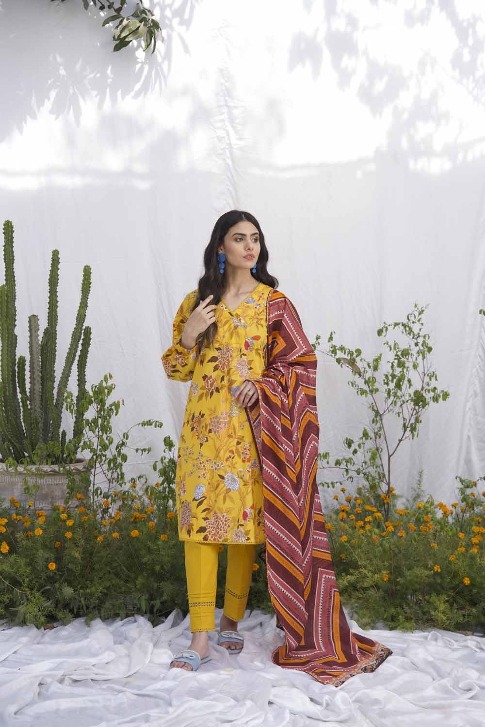 Gul Ahmed 3PC Printed Lawn Unstitched Suit CL-32544