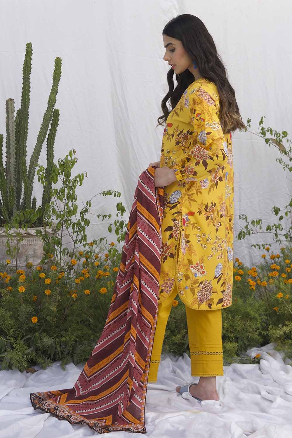 Gul Ahmed 3PC Printed Lawn Unstitched Suit CL-32544