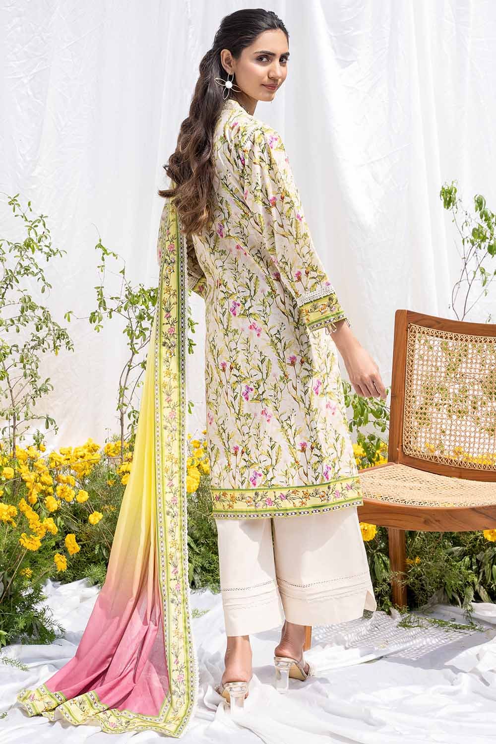 Gul Ahmed 3PC Printed Lawn Unstitched Suit CL-32546