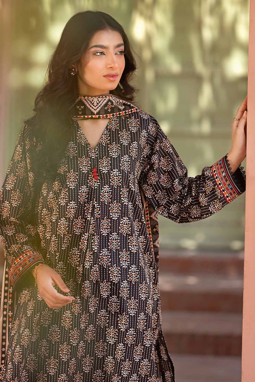 Gul Ahmed 3PC Printed Lawn Unstitched Suit CL-32565