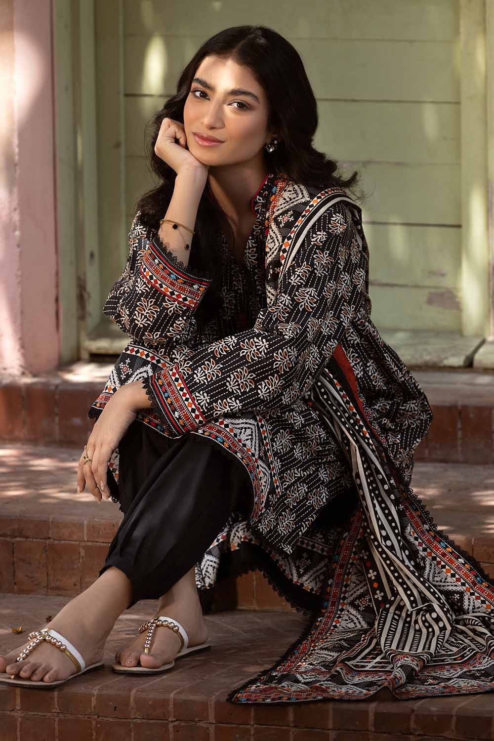 Gul Ahmed 3PC Printed Lawn Unstitched Suit CL-32565