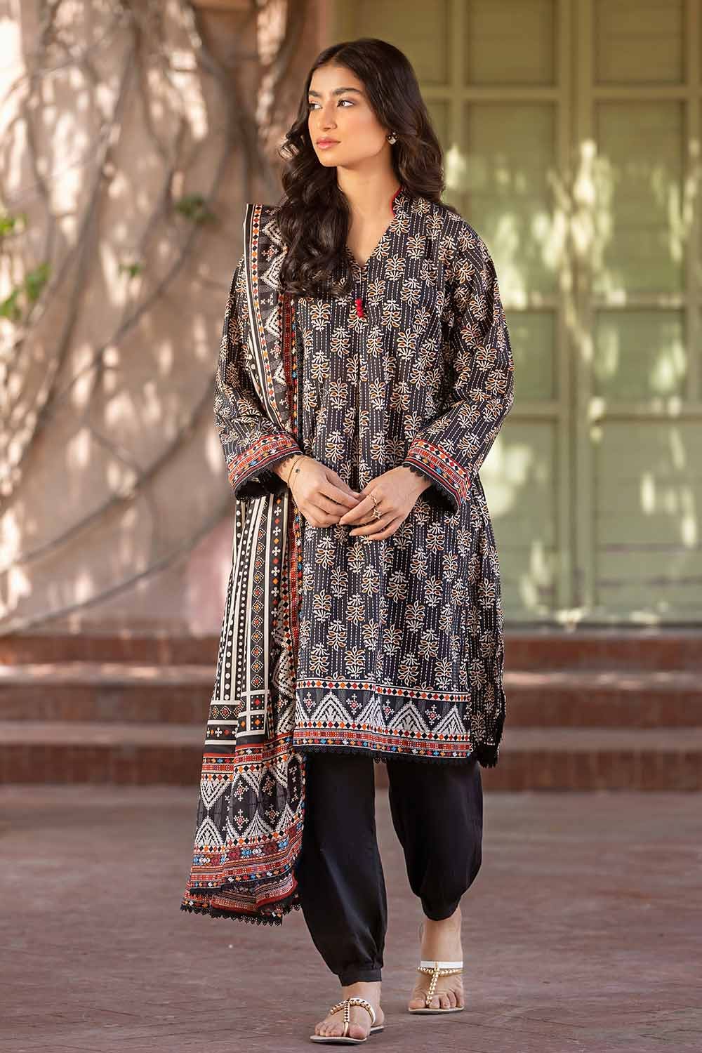 Gul Ahmed 3PC Printed Lawn Unstitched Suit CL-32565