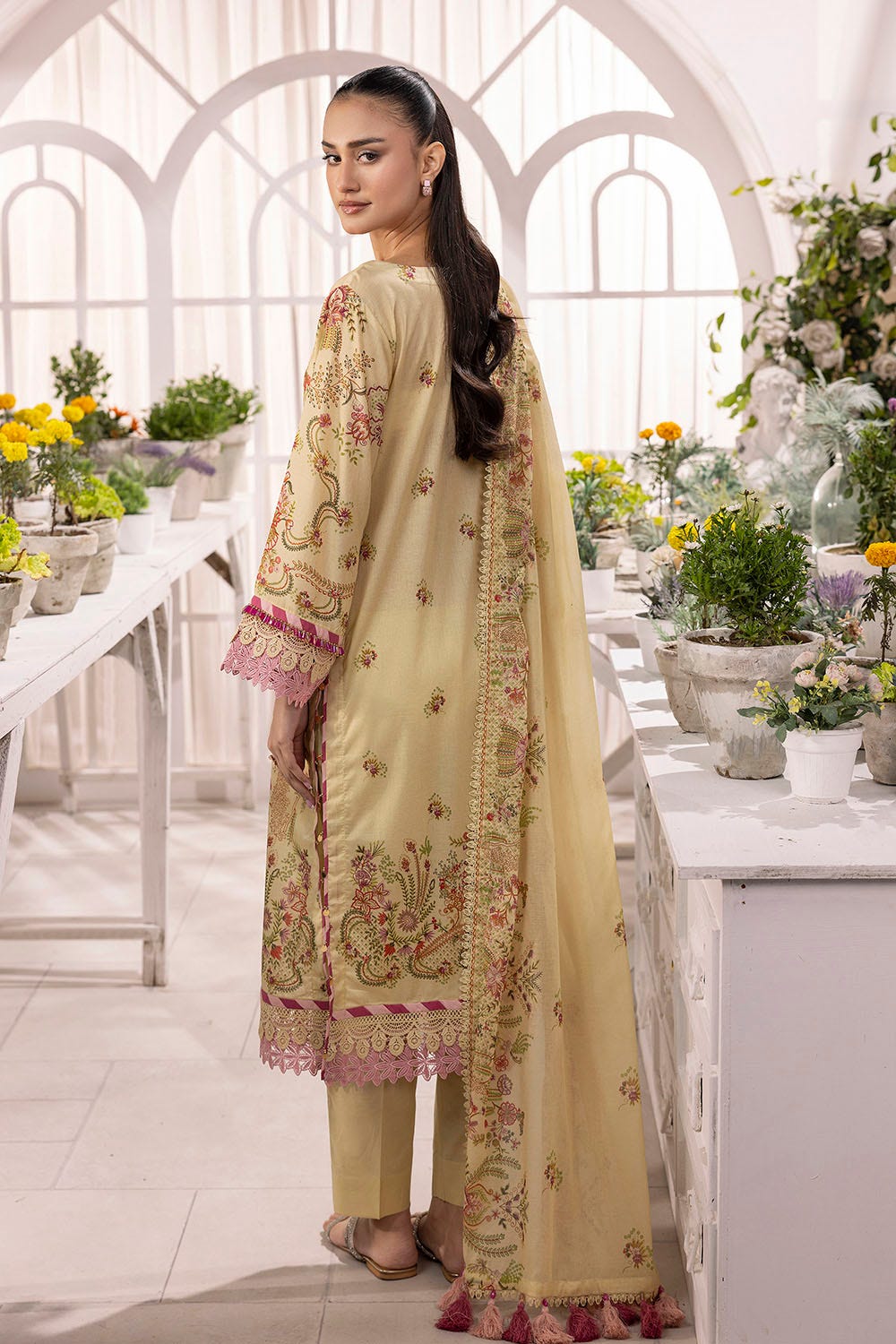 Gul Ahmed 3 Piece Unstitched Printed Lawn Suit with Schiffli Lace Printed Lawn Dupatta CL-52098