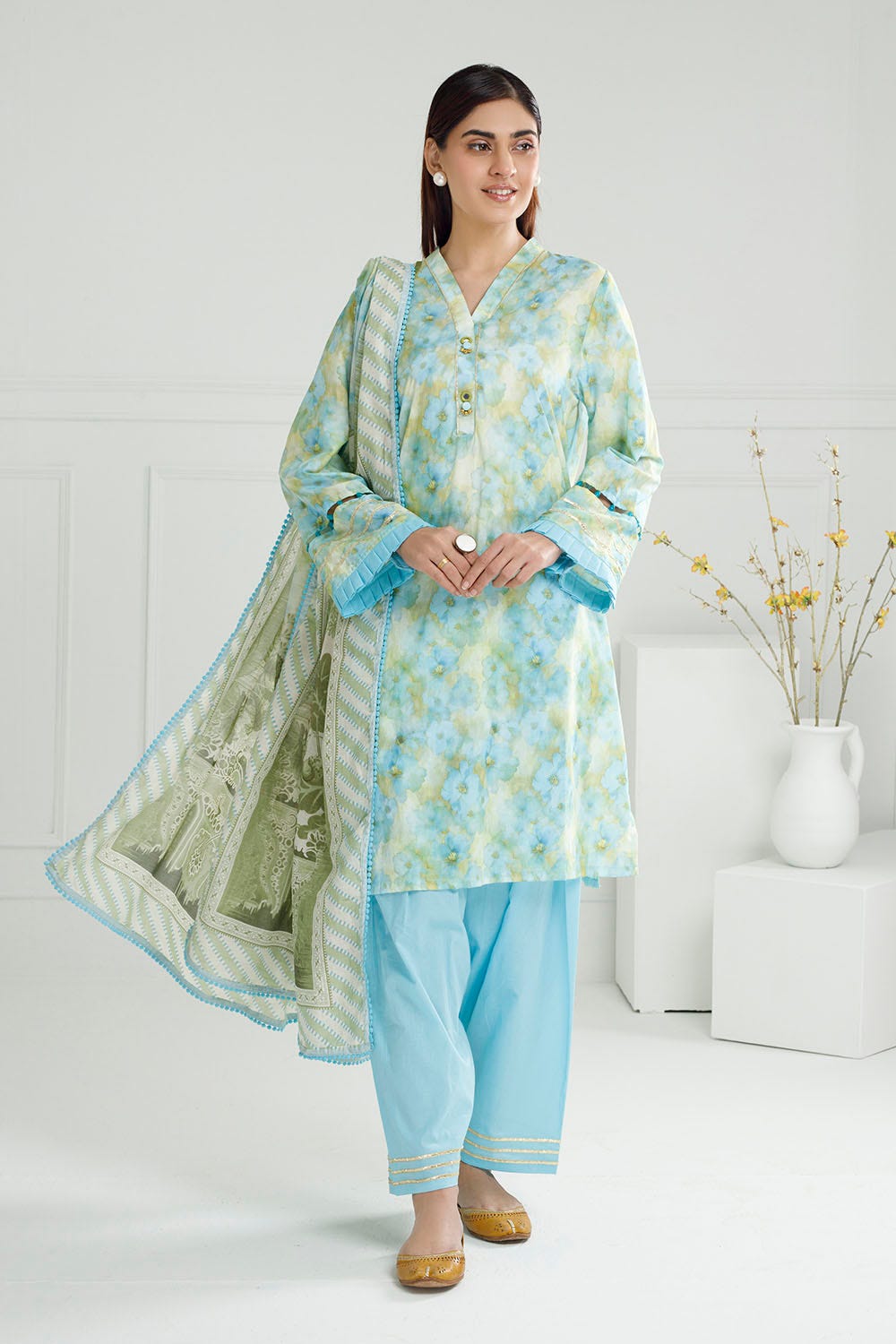 Gul Ahmed 3 Piece Unstitched Printed Lawn Suit with Printed Lawn Dupatta CL-52379