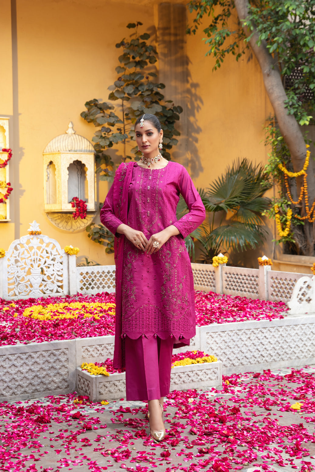 Tawakkal Fabrics 3 Piece Stitched Fancy Embroidered Lawn Suit D-8711