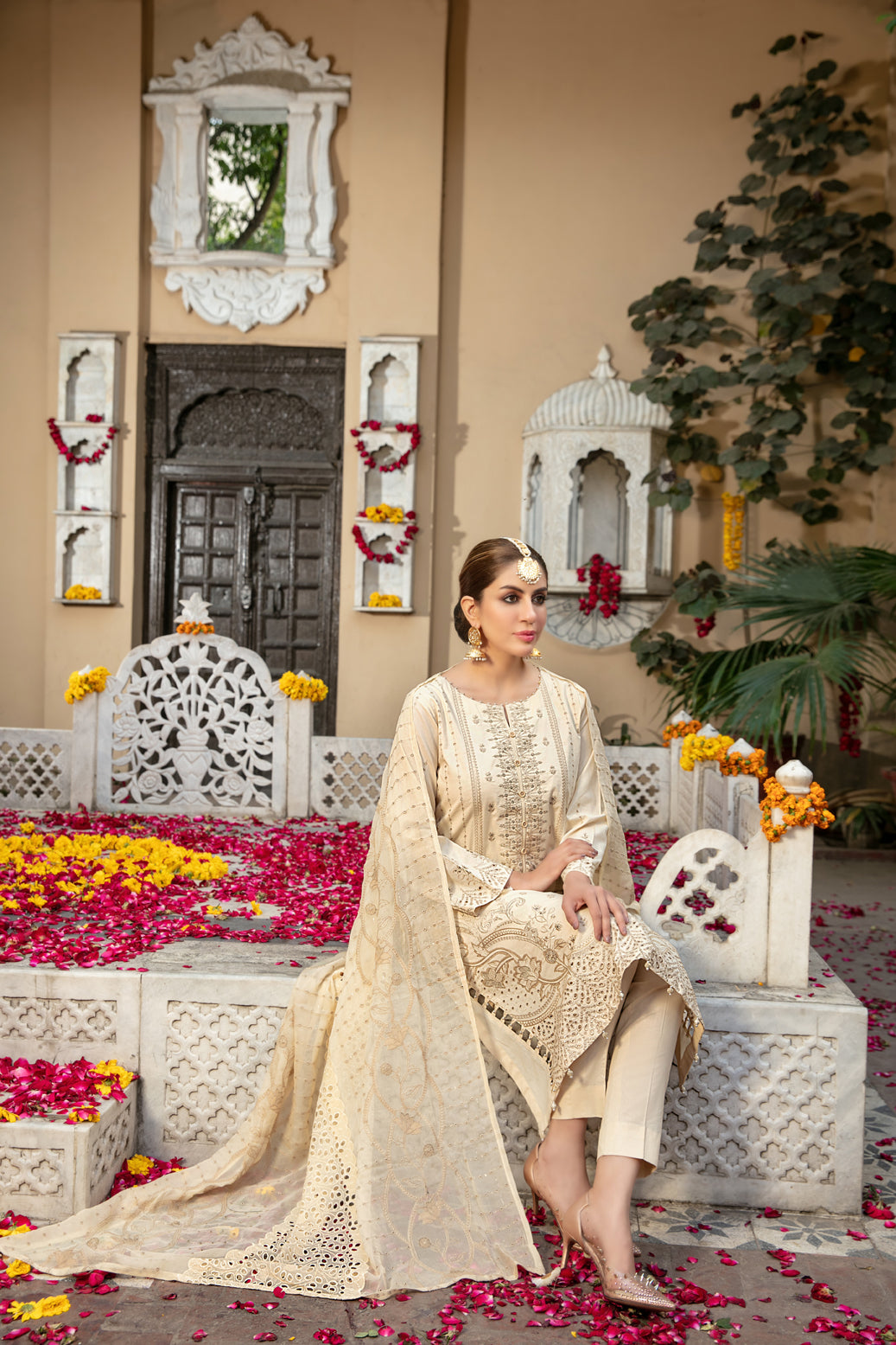 Tawakkal Fabrics 3 Piece Stitched Fancy Embroidered Lawn Suit D-8725