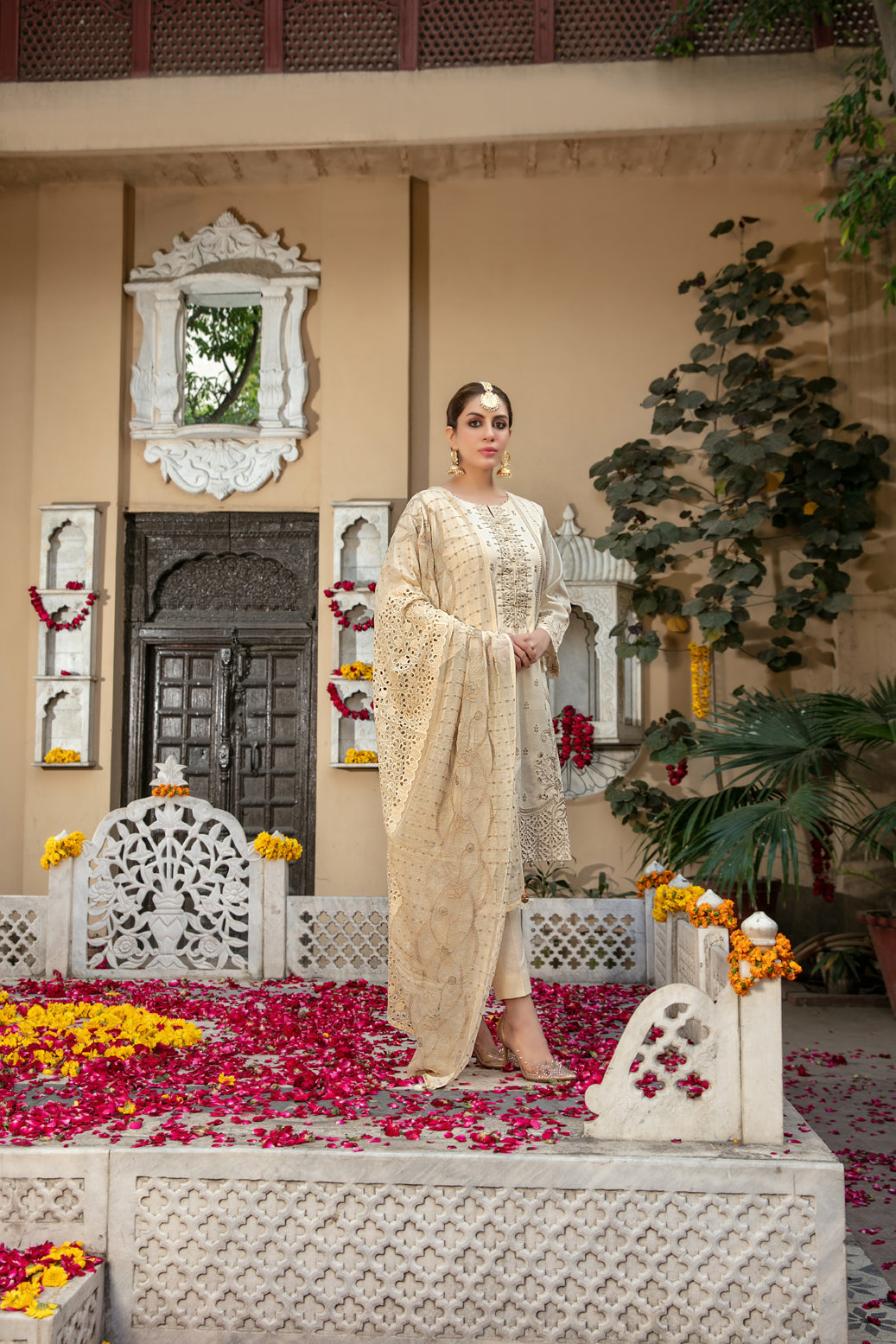 Tawakkal Fabrics 3 Piece Stitched Fancy Embroidered Lawn Suit D-8725