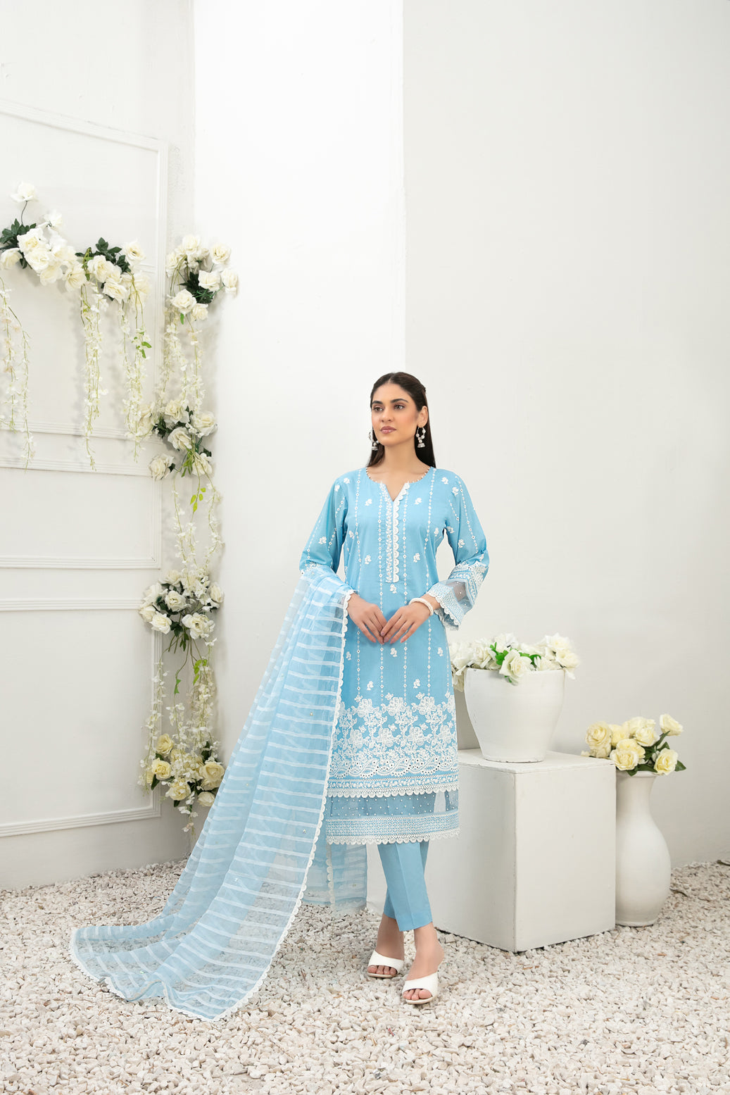 Tawakkal Fabrics 3 Piece Stitched Fancy Embroidered Lawn Suit D-8967