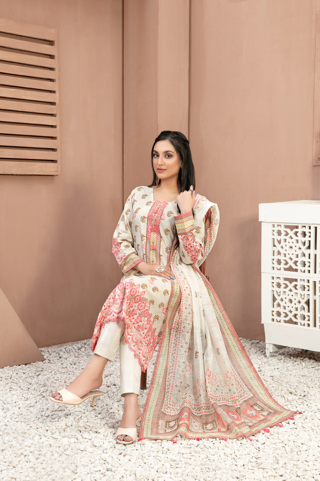 Tawakkal Fabrics 3 Piece Stitched Boring Daman Embroidered Rotary Printed Lawn Suit D-9202