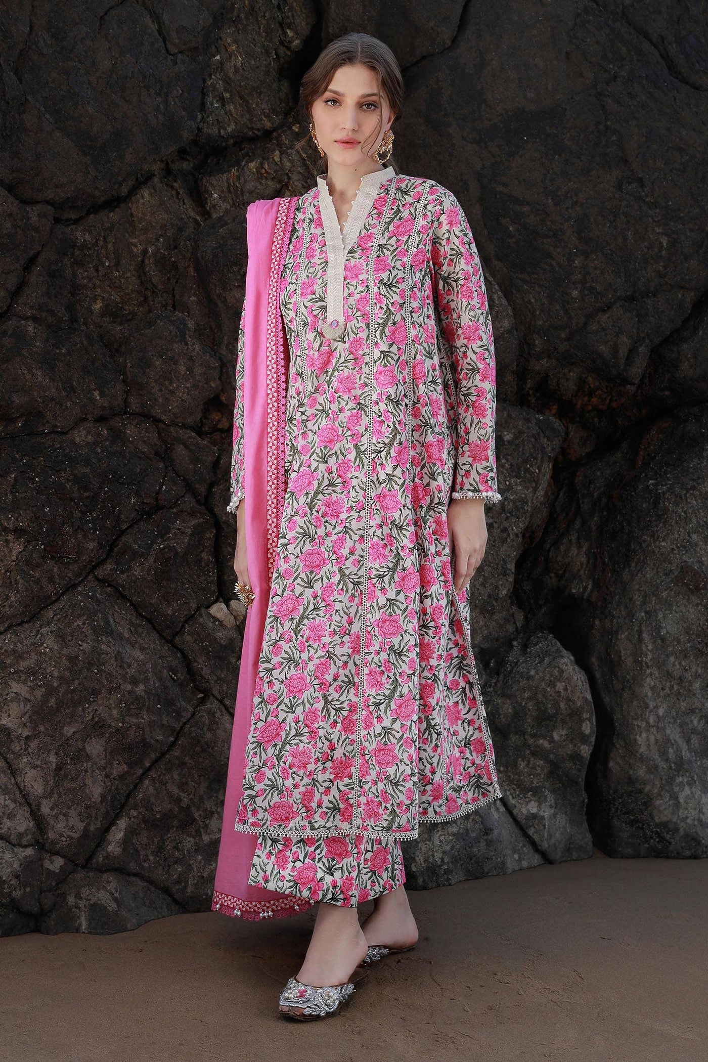 SANA SAFINAZ 3 Piece Unstitched Rotary Lawn Shirt with Dyed Lawn Dupatta - H241-004B-3CG