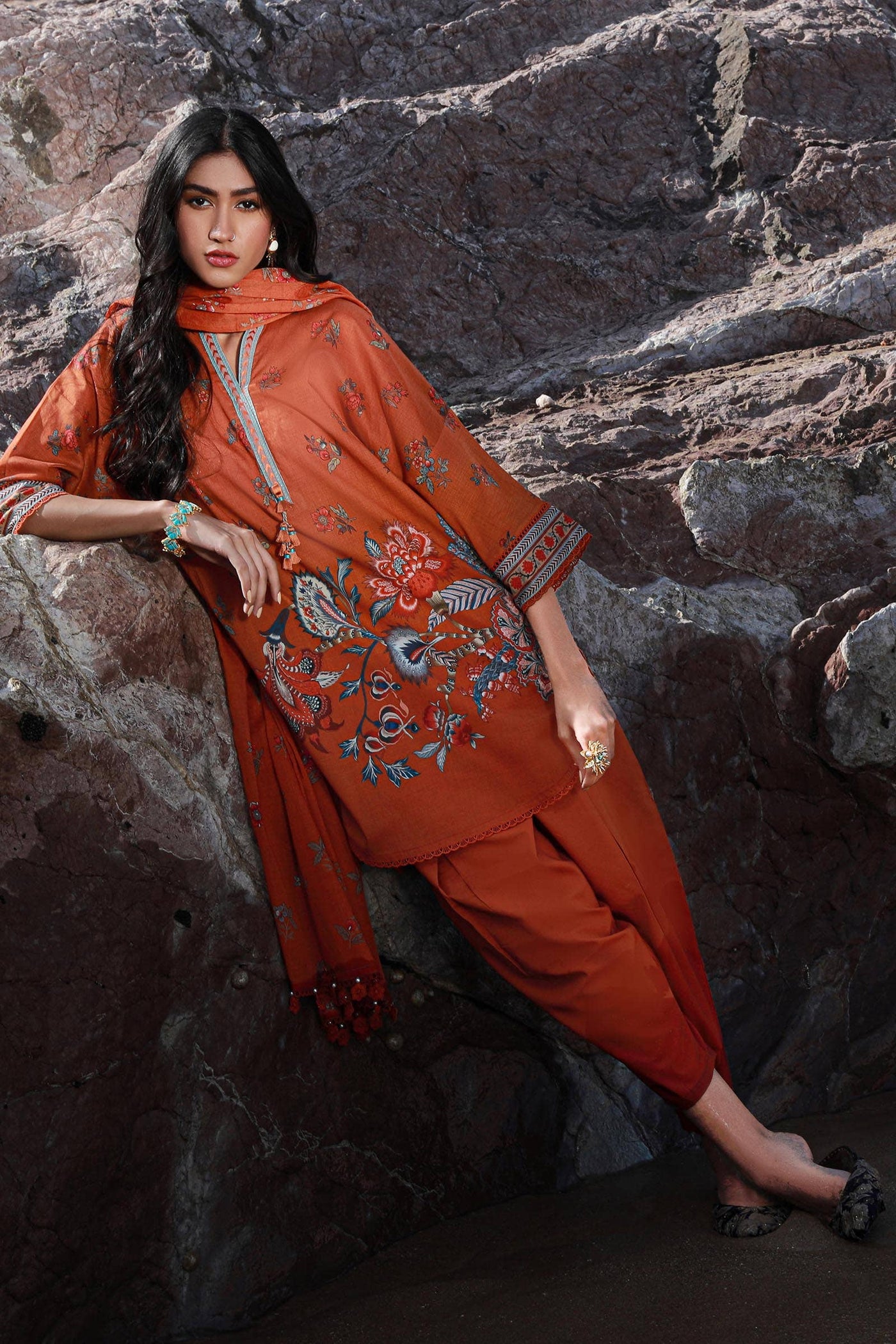 SANA SAFINAZ 3 Piece Unstitched Digital On Lawn Shirt with Rotary Printed Dupatta On Lawn - H241-020A-3CG