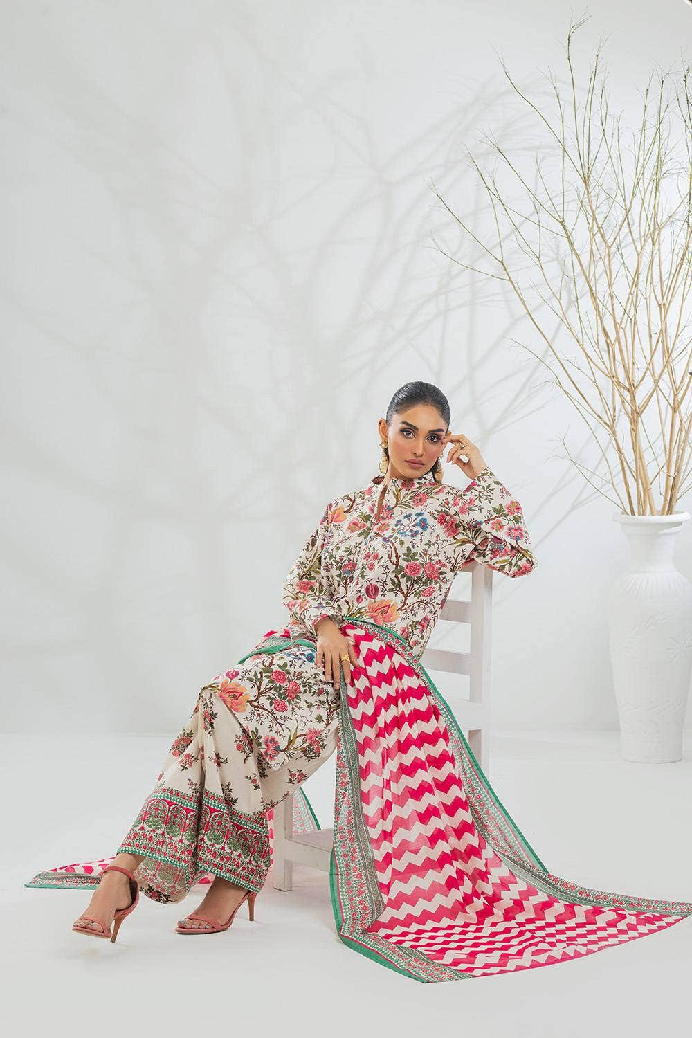 Gul Ahmed Ready to Wear 3 Piece Printed Lawn Suit IPSTD-44118