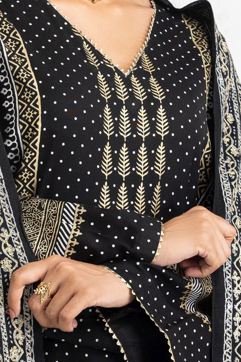 Gul Ahmed Ready to Wear 3 Piece Lacquer Printed Suit IUSTKSD-423