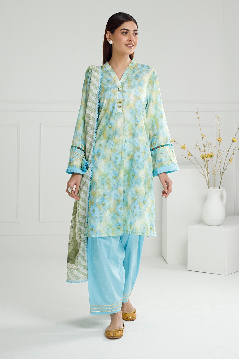 Gul Ahmed Ready to Wear 3PC Lawn Printed Suit IUSTKSD-507