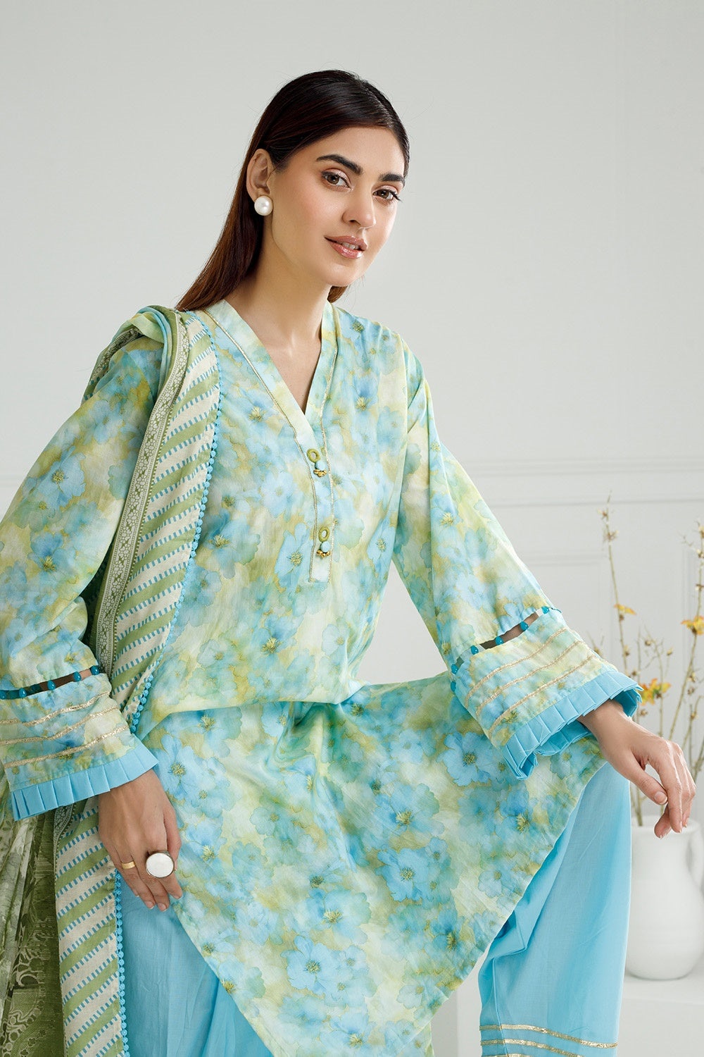 Gul Ahmed Ready to Wear 3PC Lawn Printed Suit IUSTKSD-507