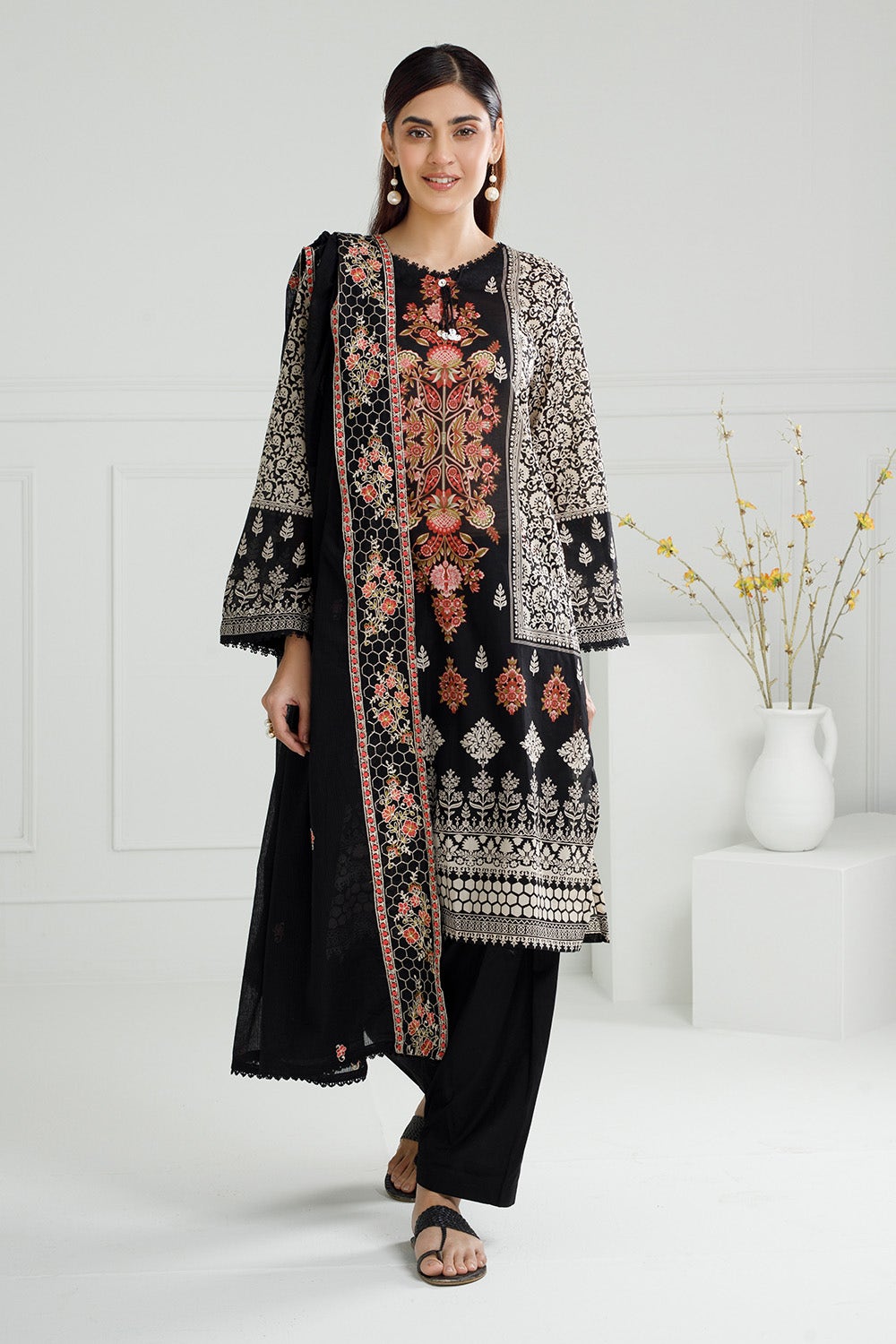 Gul Ahmed Ready to Wear 3PC Lawn Printed Suit With Embroidered IUSTKSD-538