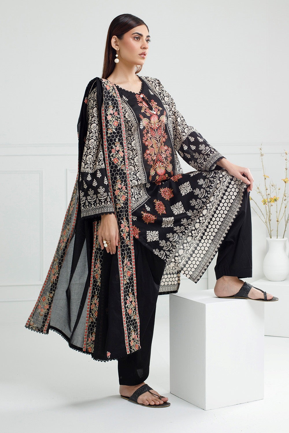 Gul Ahmed Ready to Wear 3PC Lawn Printed Suit With Embroidered IUSTKSD-538