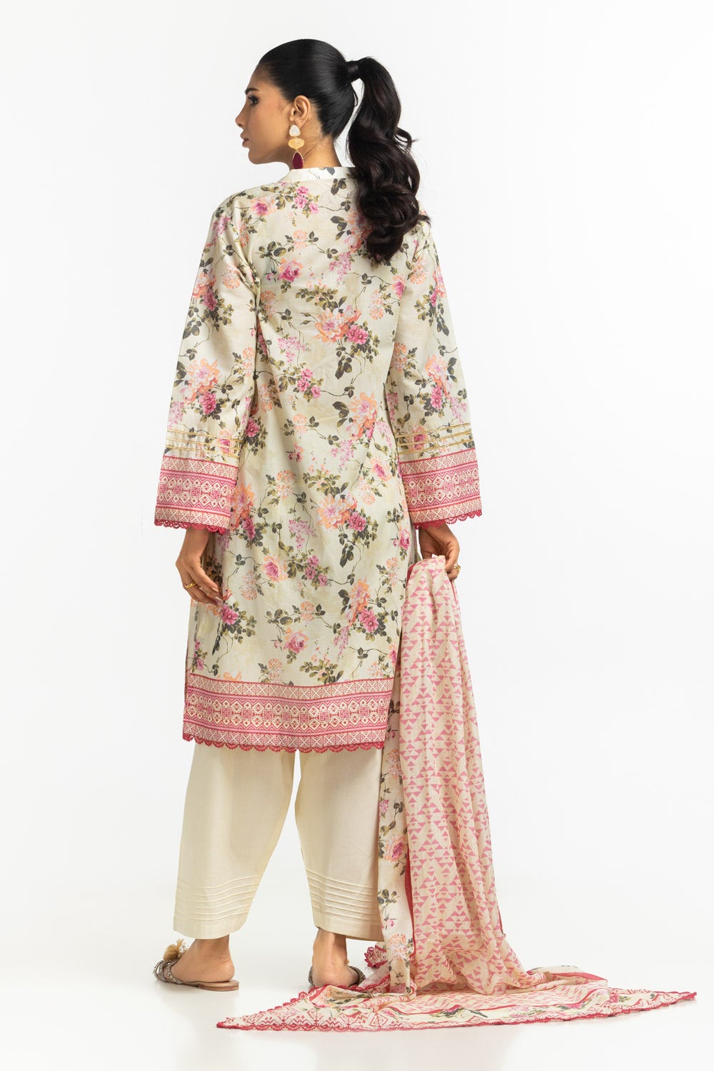 Gul Ahmed Ready to Wear 3PC Lawn Printed Suit IUSTKSD-542