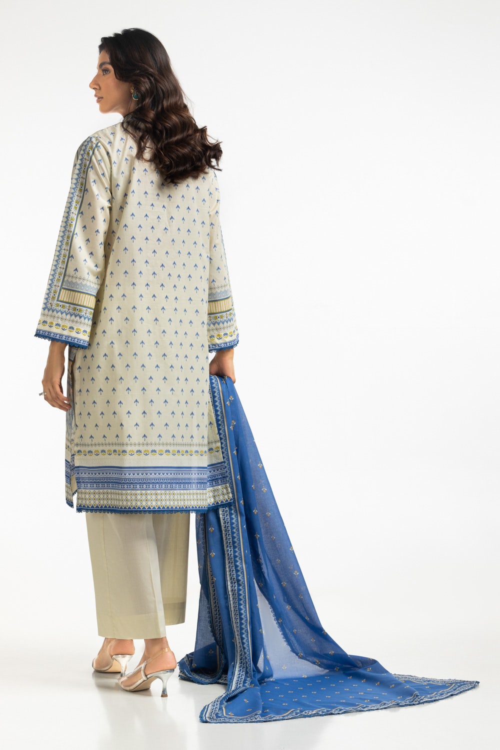 Gul Ahmed Ready to Wear 3PC Lawn Printed Embroidered Suit IUSTKSD-544