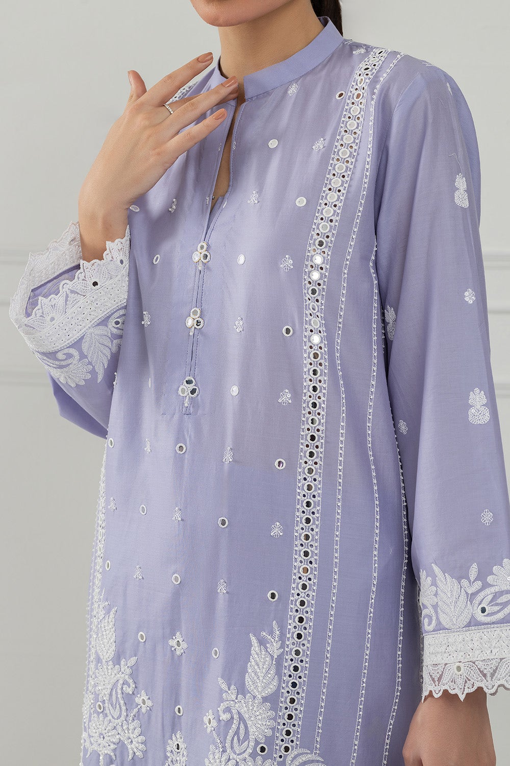 Gul Ahmed Ready to Wear 3PC Lawn Embroidered Suit IUSTKSD-562