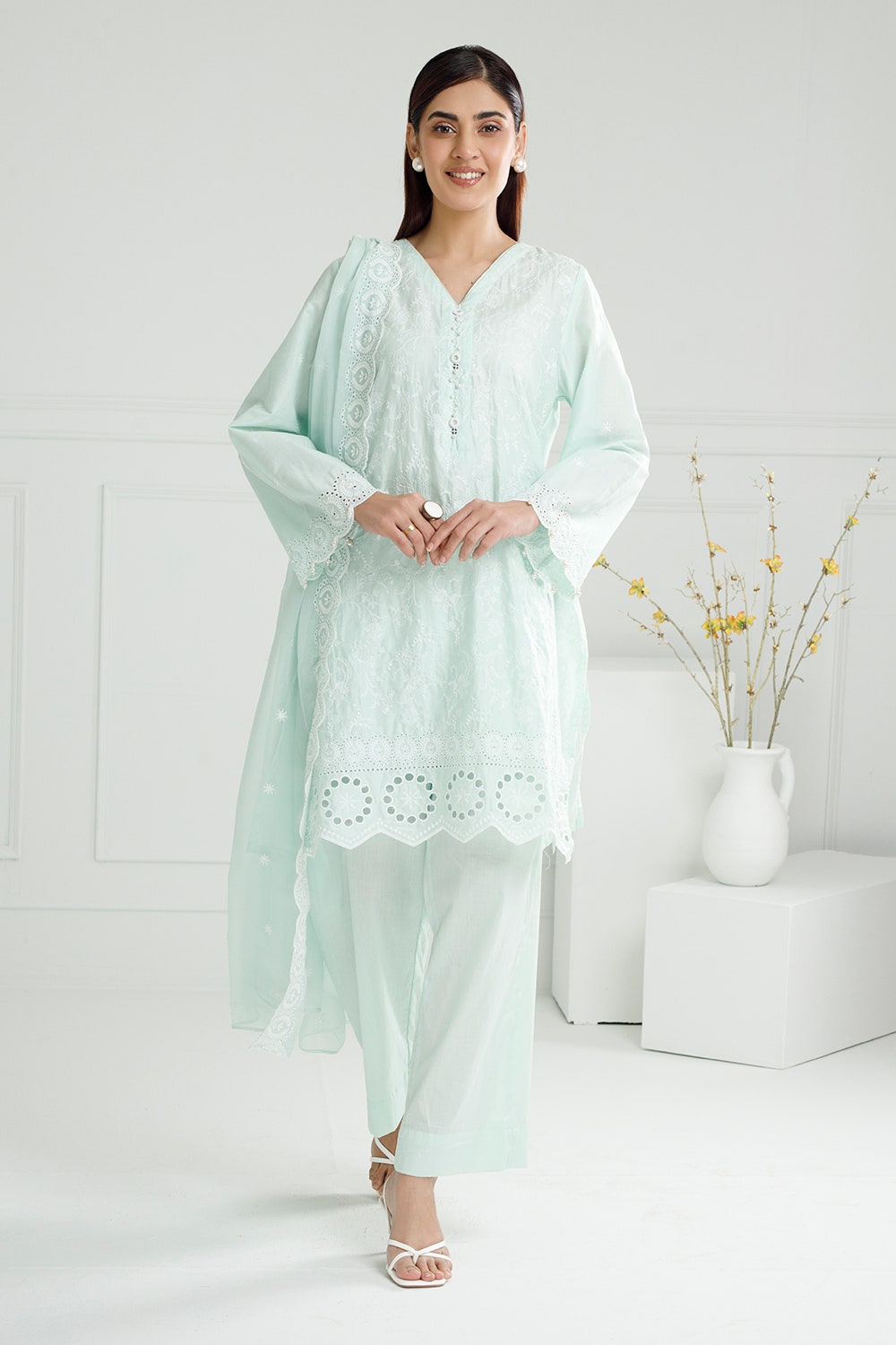 Gul Ahmed Ready to Wear 3PC Lawn Embroidered Suit IUSTKSD-571