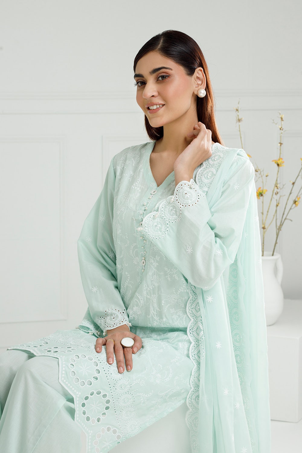 Gul Ahmed Ready to Wear 3PC Lawn Embroidered Suit IUSTKSD-571