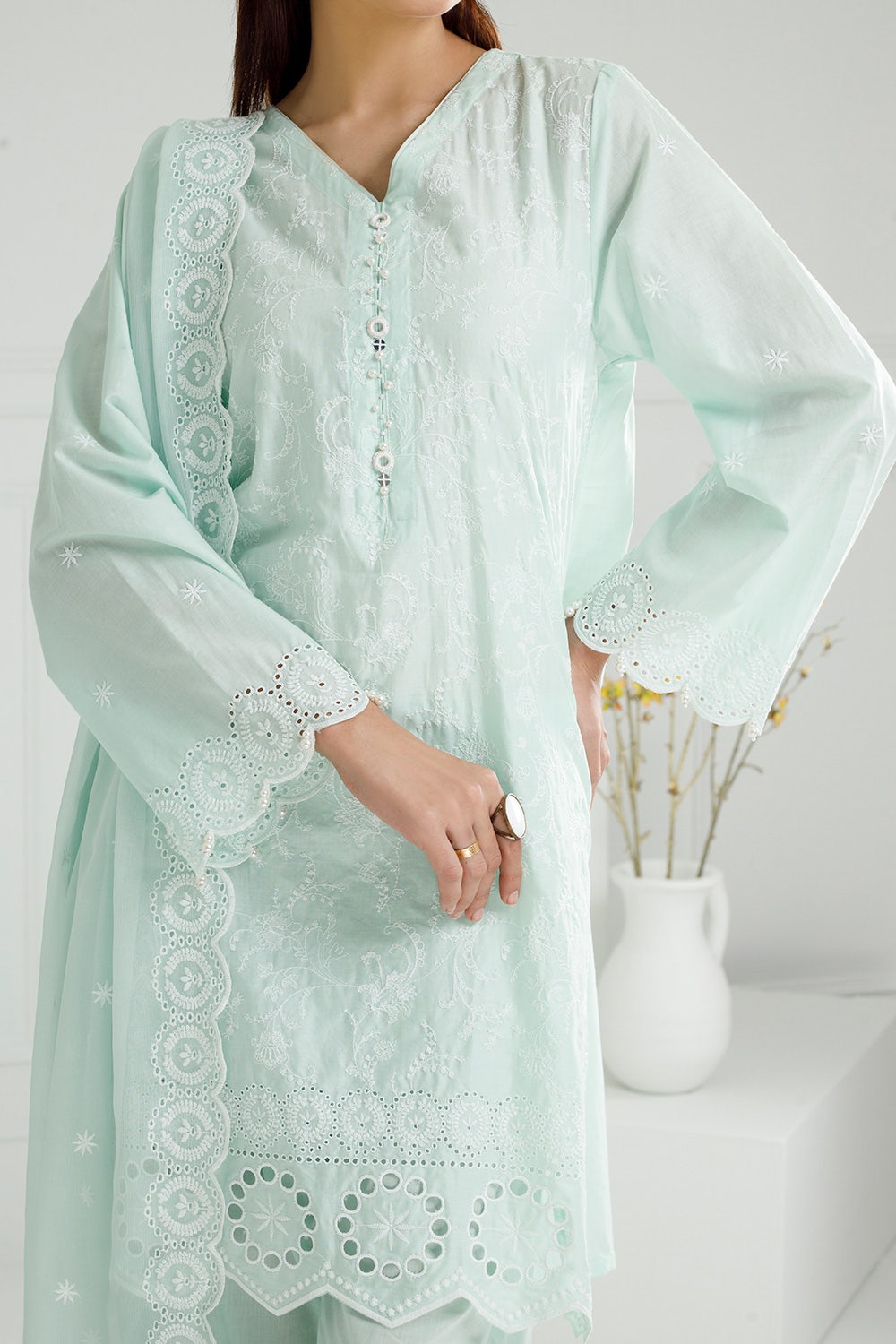 Gul Ahmed Ready to Wear 3PC Lawn Embroidered Suit IUSTKSD-571