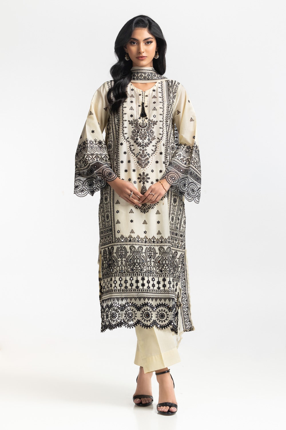 Gul Ahmed Ready to Wear 3PC Lawn Embroidered Suit IUSTKSD-581