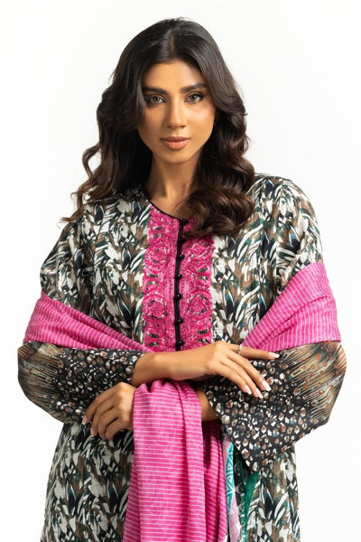 Gul Ahmed Ready to Wear 3PC Lawn Printed Suit With Embroidered IUSTKSD-666