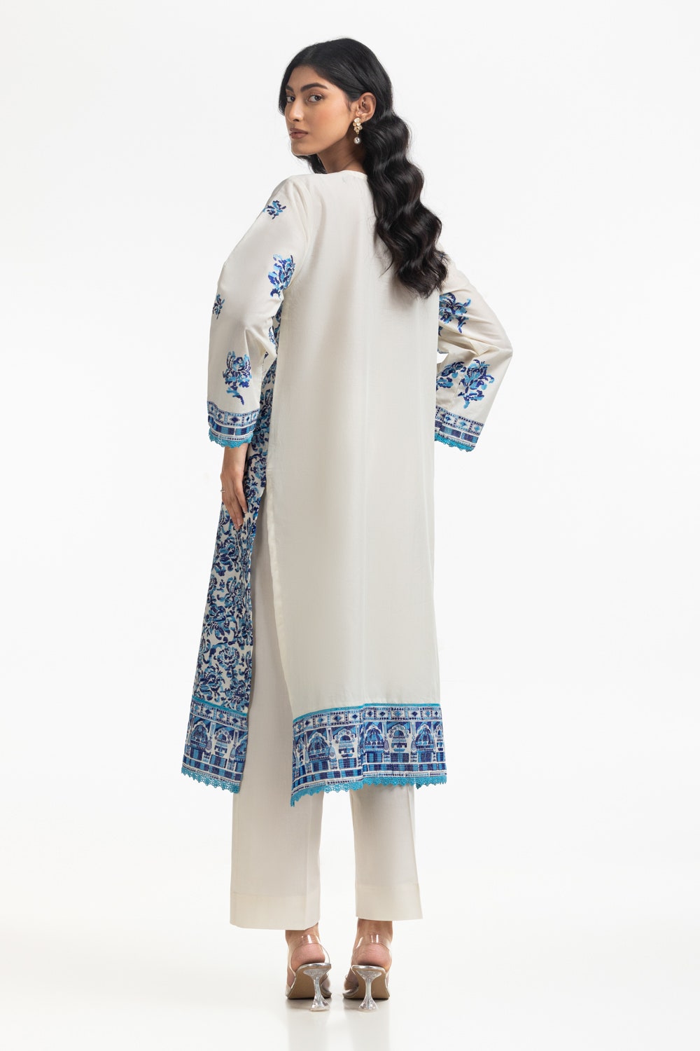 Gul Ahmed Ready to Wear 2 Piece Lawn Embroidered Shirt And Trouser IUSTTS-580