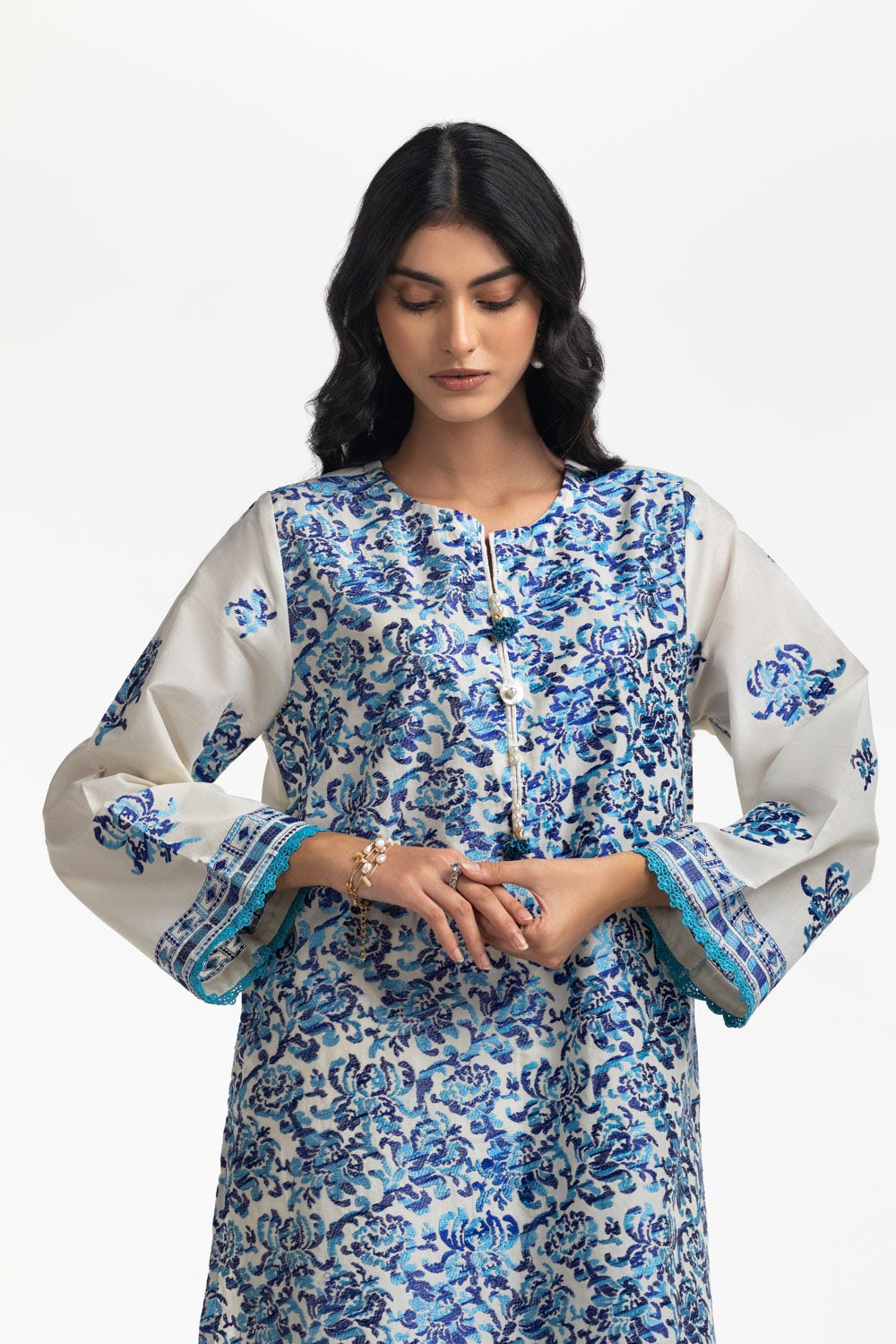 Gul Ahmed Ready to Wear 2 Piece Lawn Embroidered Shirt And Trouser IUSTTS-580