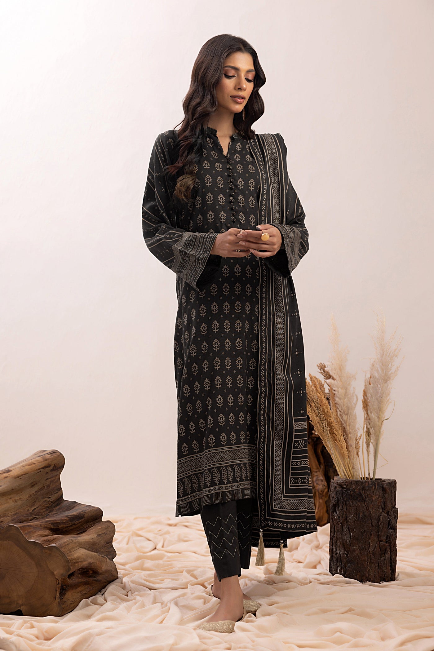 Lakhany 3 Piece Unstitched Pashmina Prints Suit LG-AM-0049-B