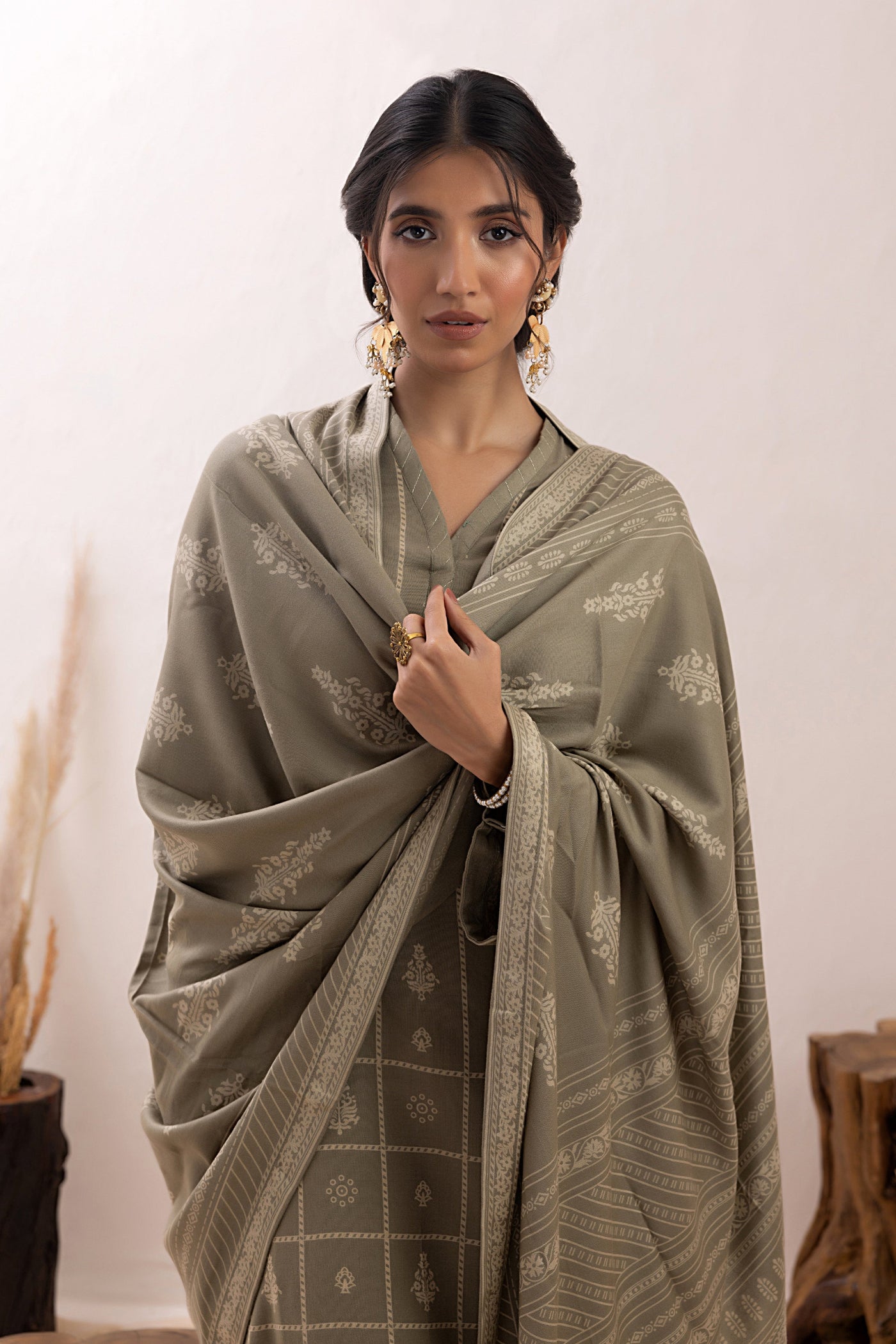 Lakhany 3 Piece Unstitched Pashmina Prints Suit LG-AM-0050-B