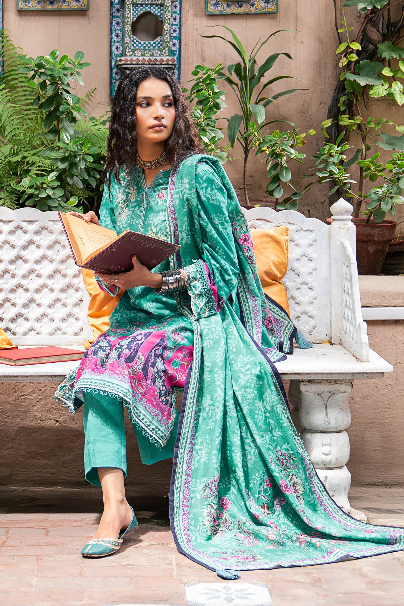 Lakhany 03 Piece Stitched Dastan Embroidered Khaddar Suit - LG-AR-0109