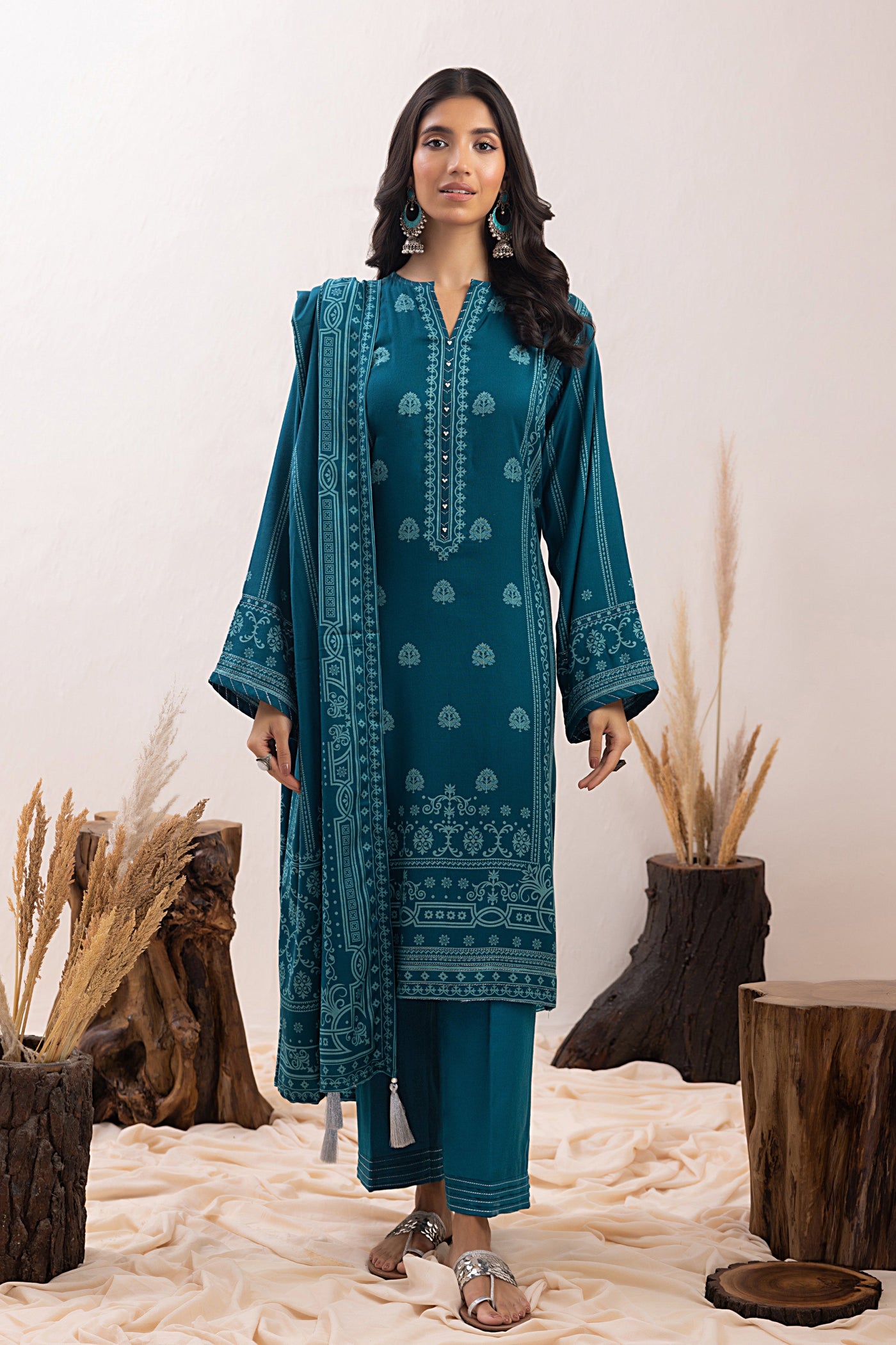 Lakhany 3 Piece Unstitched Pashmina Prints Suit LG-IZ-0019-B