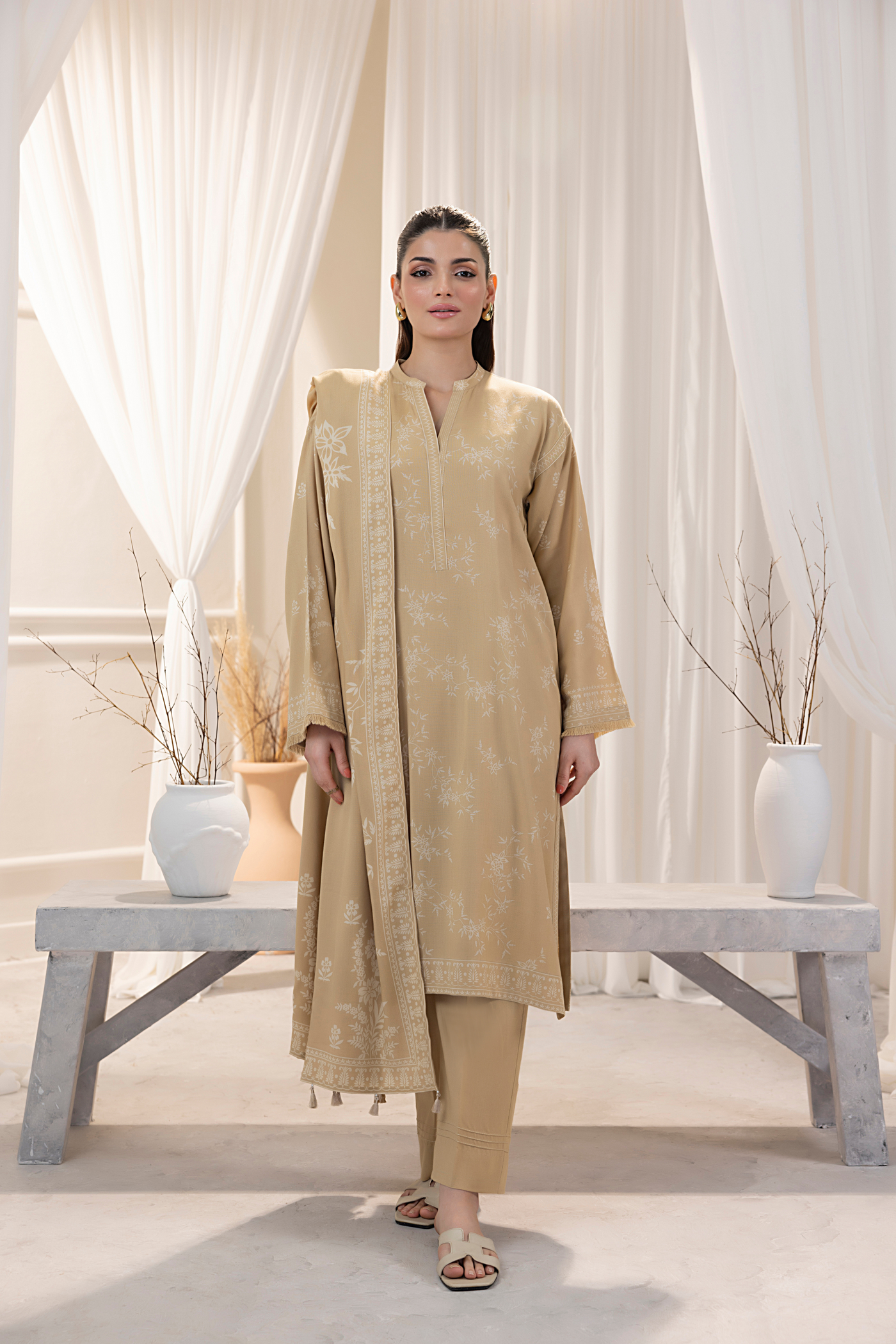 Lakhany 03 Piece Unstitched Cashmi Vool Printed Suit - LG-IZ-0269-A