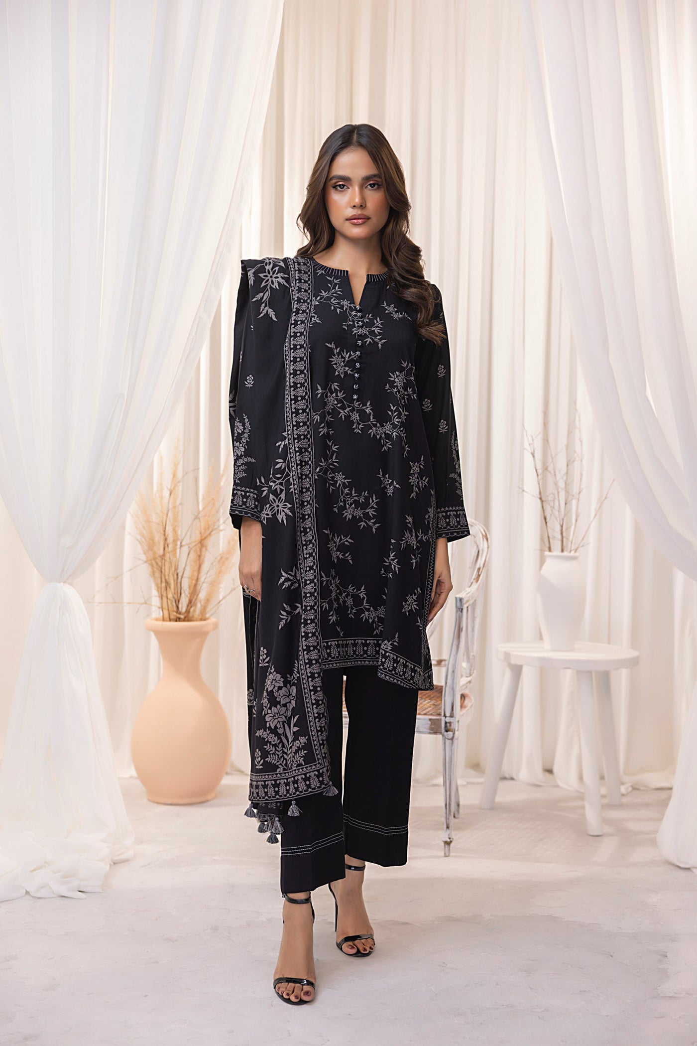 Lakhany 03 Piece Unstitched Cashmi Vool Printed Suit - LG-IZ-0269-C