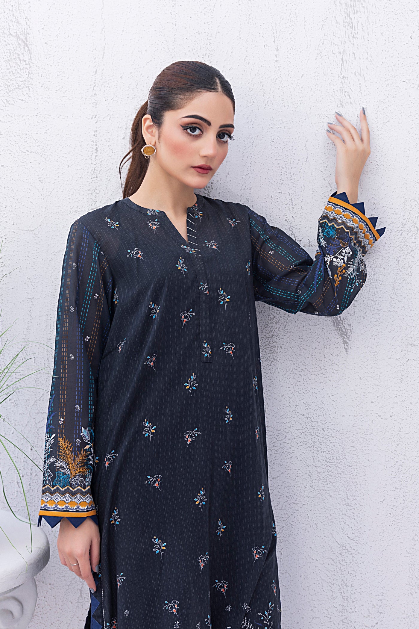 Lakhany 01 Piece Unstitched Printed Lawn Shirt - LG-RL-0035