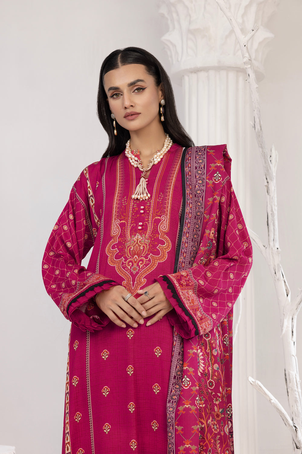 Lakhany 03 Piece Unstitched Printed Cottel Suit - LG-RL-0106