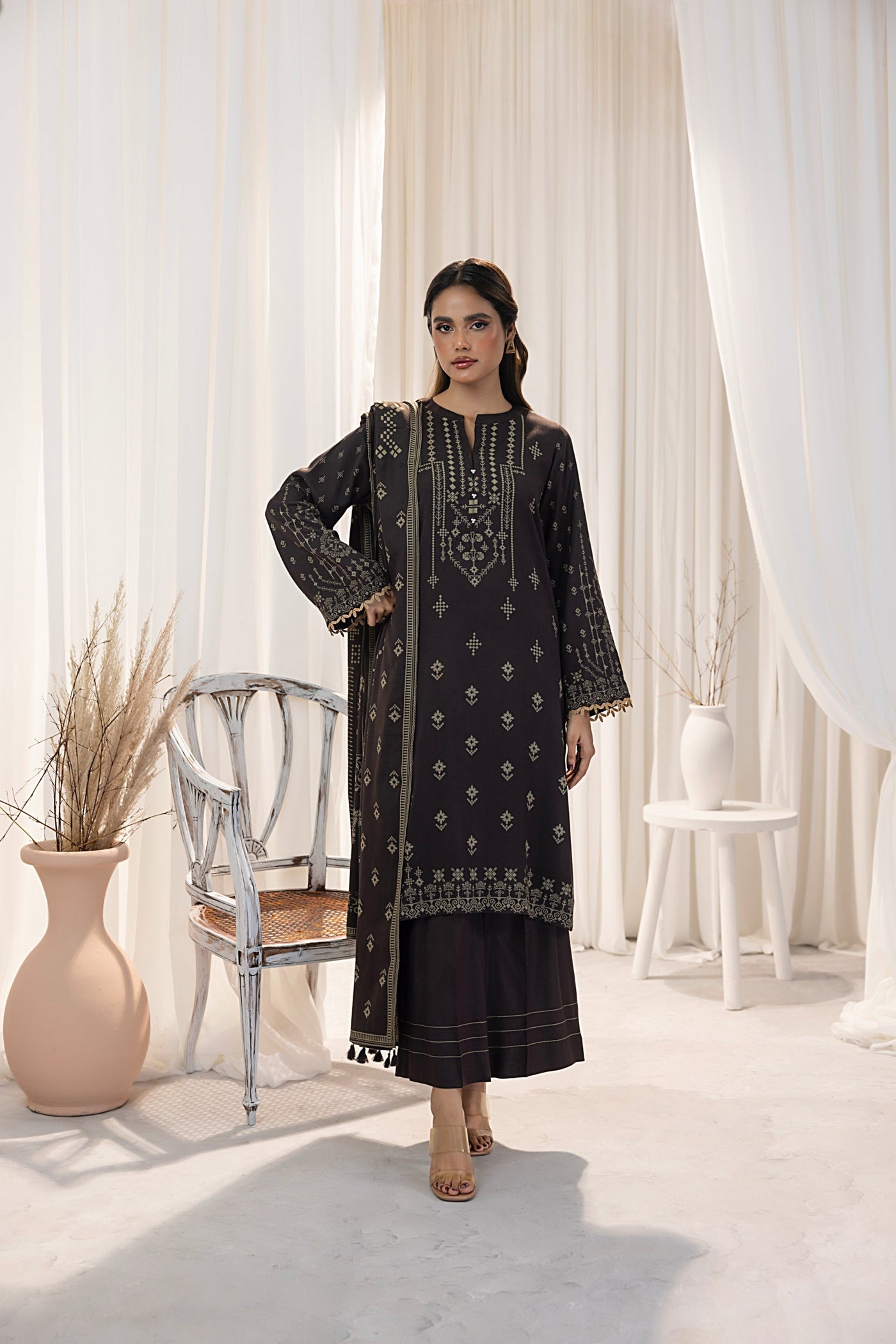 Lakhany 03 Piece Unstitched Cashmi Vool Printed Suit - LG-RL-0127-B