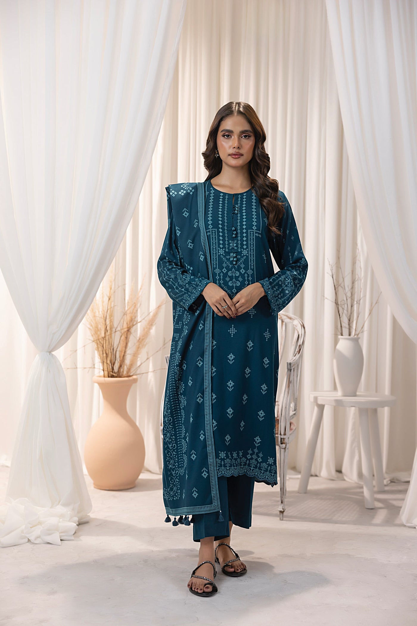 Lakhany 03 Piece Unstitched Cashmi Vool Printed Suit - LG-RL-0127-C