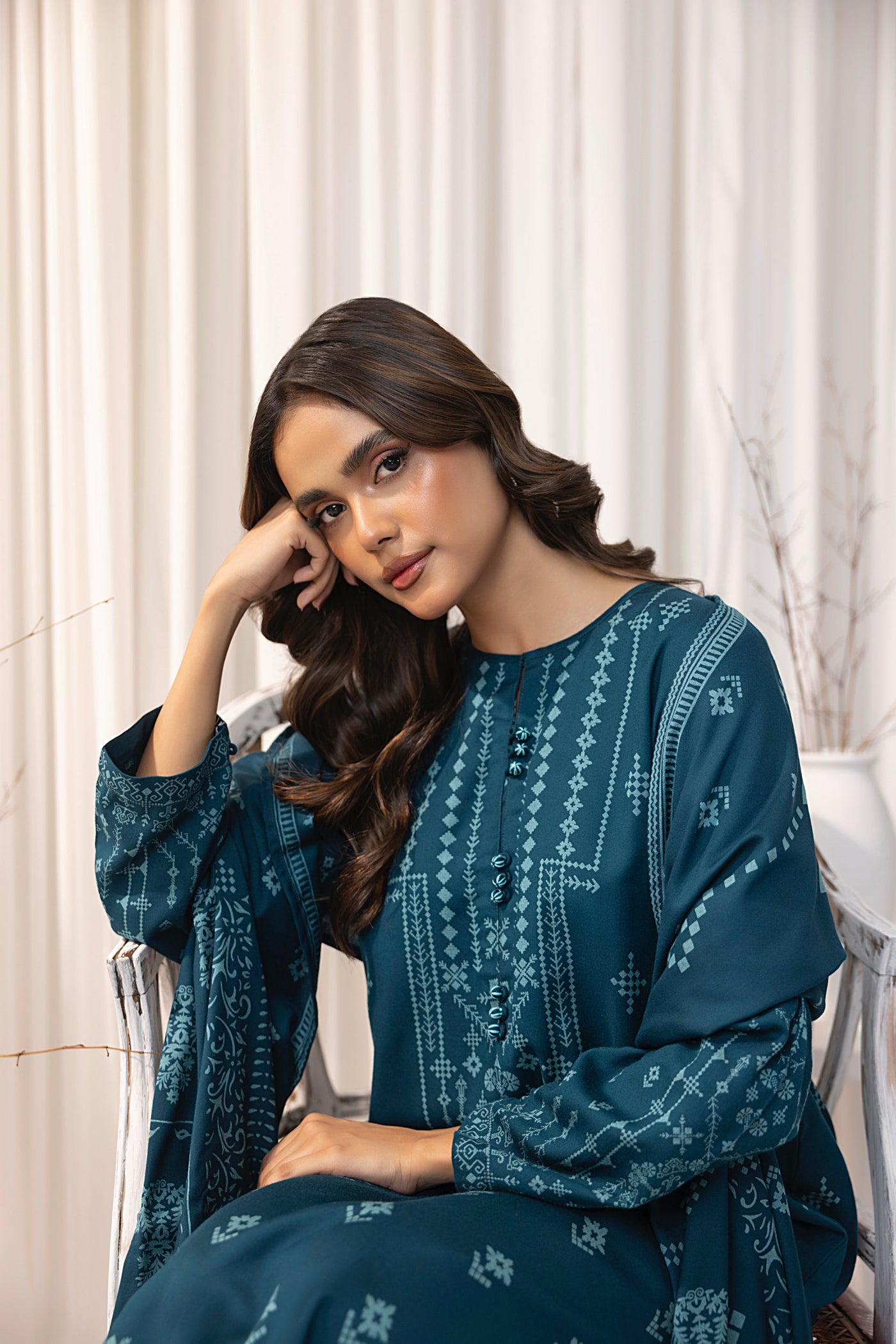 Lakhany 03 Piece Unstitched Cashmi Vool Printed Suit - LG-RL-0127-C