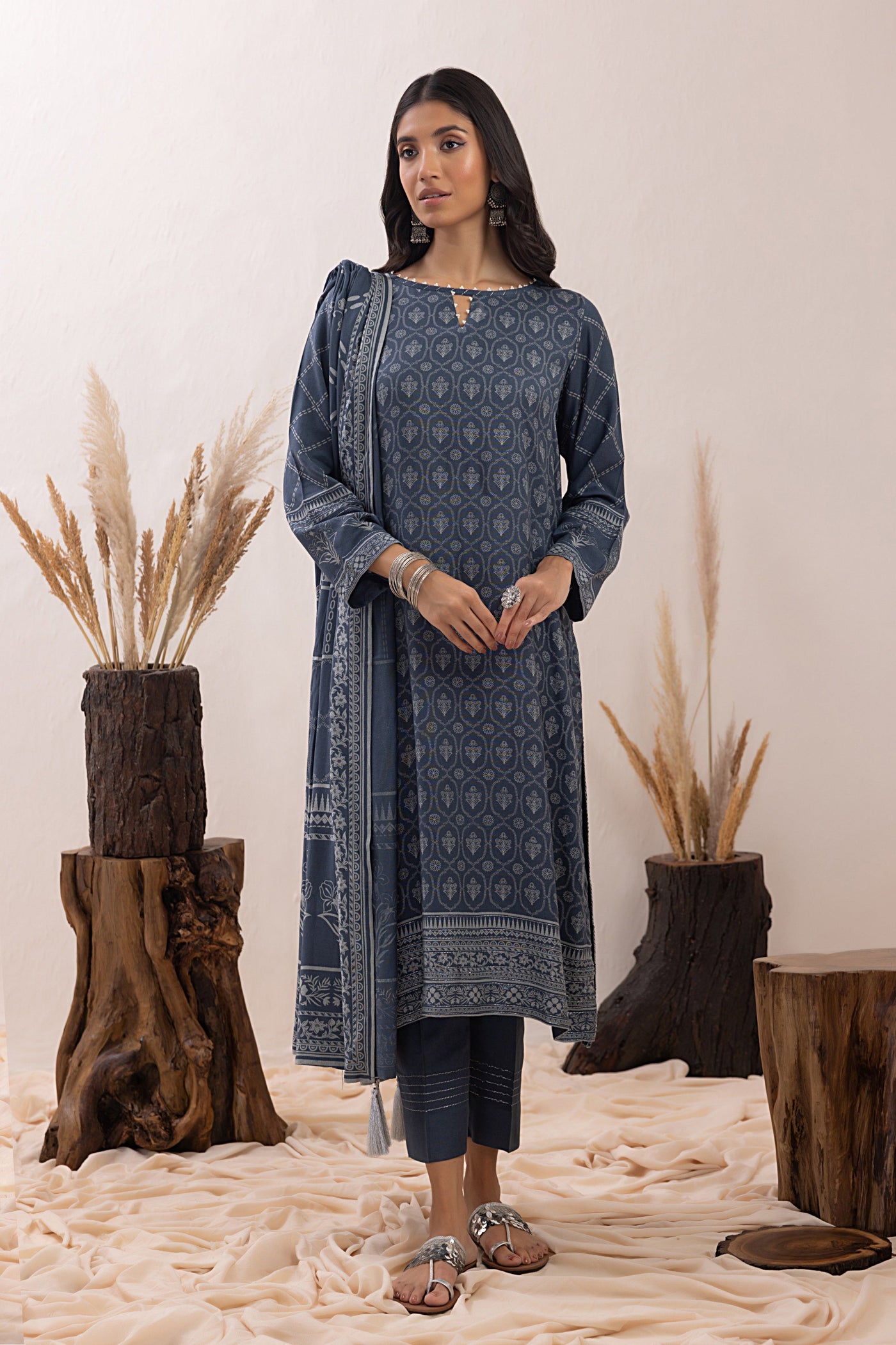 Lakhany 3 Piece Unstitched Pashmina Prints Suit LG-RM-0012-B