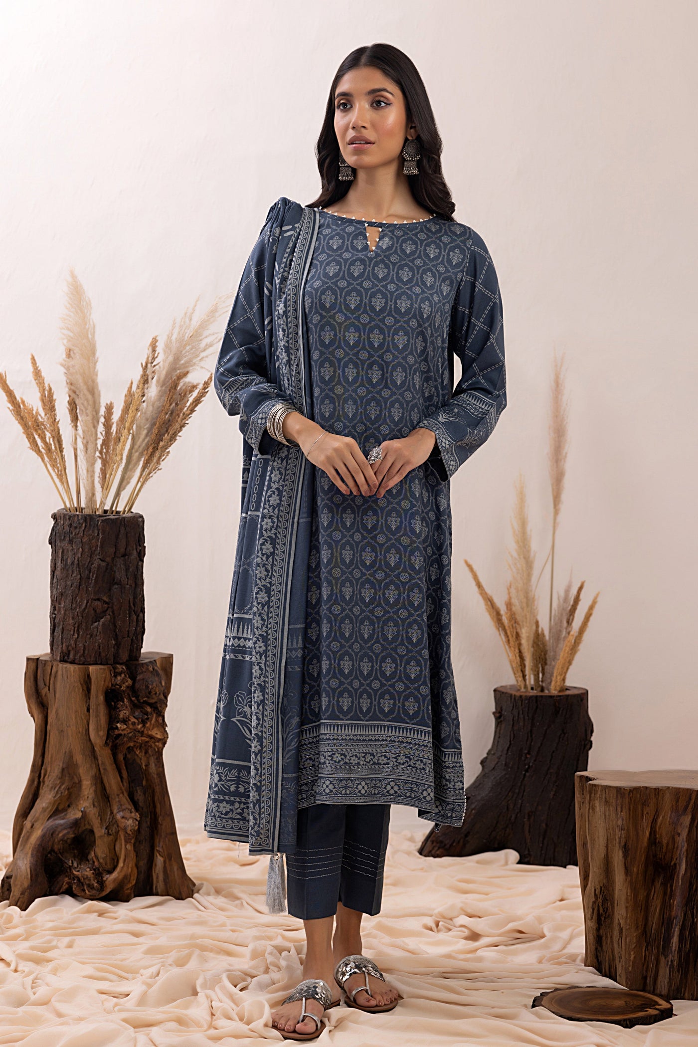 Lakhany 3 Piece Unstitched Pashmina Prints Suit LG-RM-0012-B